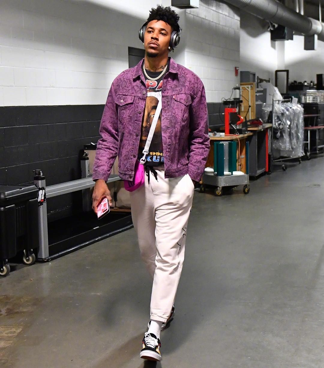 吉尔摩社媒晒照：手术成功，康复之路开始（吉尔摩社媒发照：手术顺利，开启康复征程）