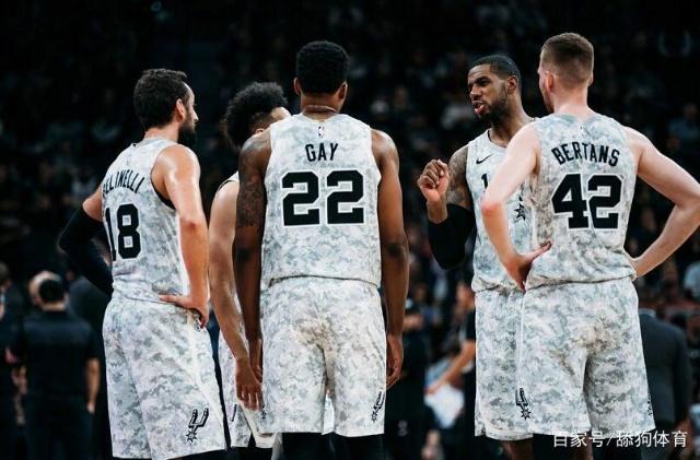 DO：斯图加特与阿森纳就签下法比奥-维埃拉展开接触（斯图加特与阿森纳就引进法比奥·维埃拉展开商谈）