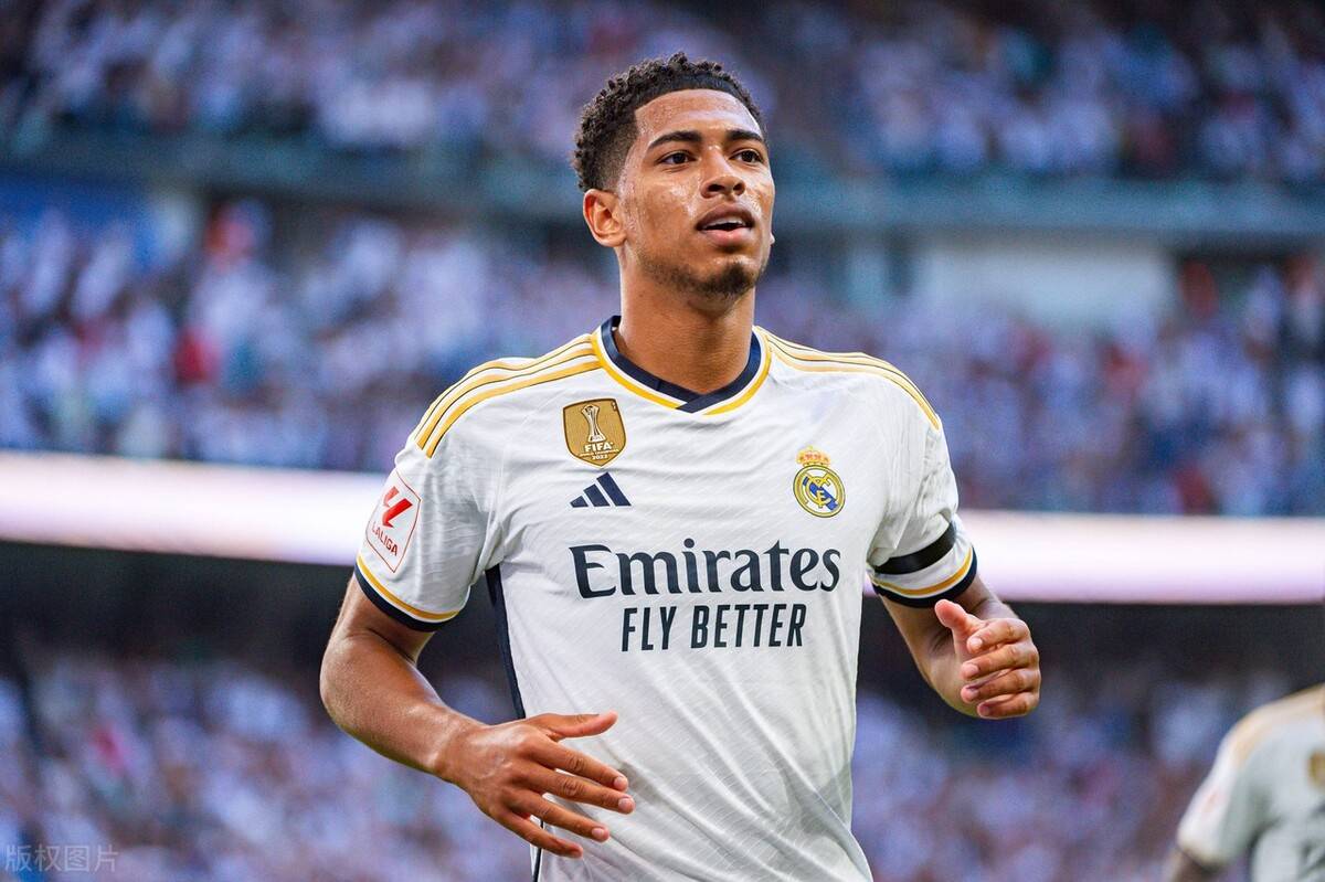 皇马1.5亿新星入选大名单！18岁天才中卫获首次征召，利物浦多特疯抢皇马死活不卖（18岁天才中卫首入皇马大名单：1.5亿新星遭利物浦、多特竞逐，皇马坚决留人）