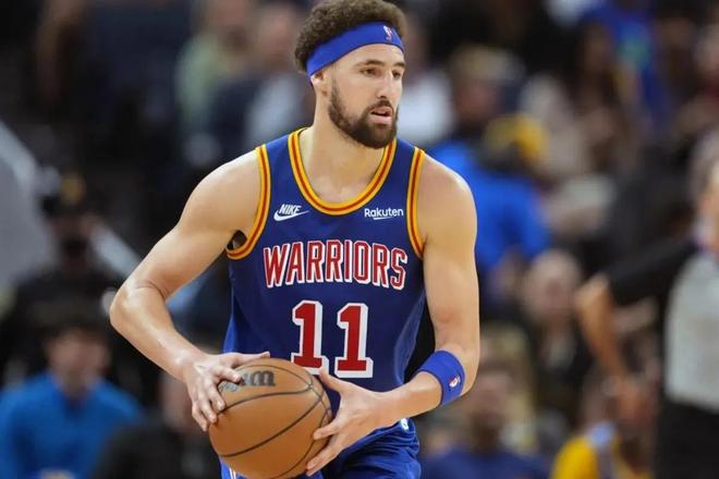 青岛球迷狂欢全场（青岛球迷全场沸腾）