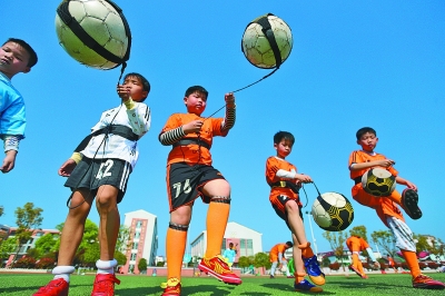托蒂称赞穆里尼奥：绝对的顶级教练No.1，他为罗马带来冠军（托蒂盛赞穆里尼奥：教练界No.1，罗马夺冠功臣）