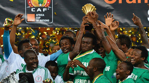 罗马诺：内马尔专注于帮桑托斯保级，但可能考虑1月自由转会（罗马诺：内马尔当下全力助桑托斯保级，或考虑一月以自由身离队）