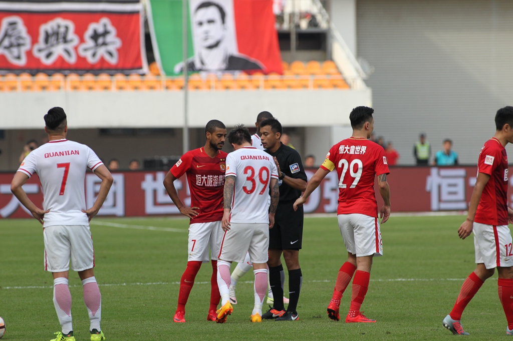 足球是空间博弈（足球：一场空间之战）