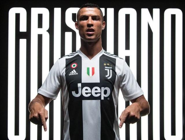 那不勒斯官方：洛博特卡在意杯赛前热身时左腿后胫肌拉伤（那不勒斯官方消息：意杯赛前热身时，洛博特卡左腿后胫肌拉伤）