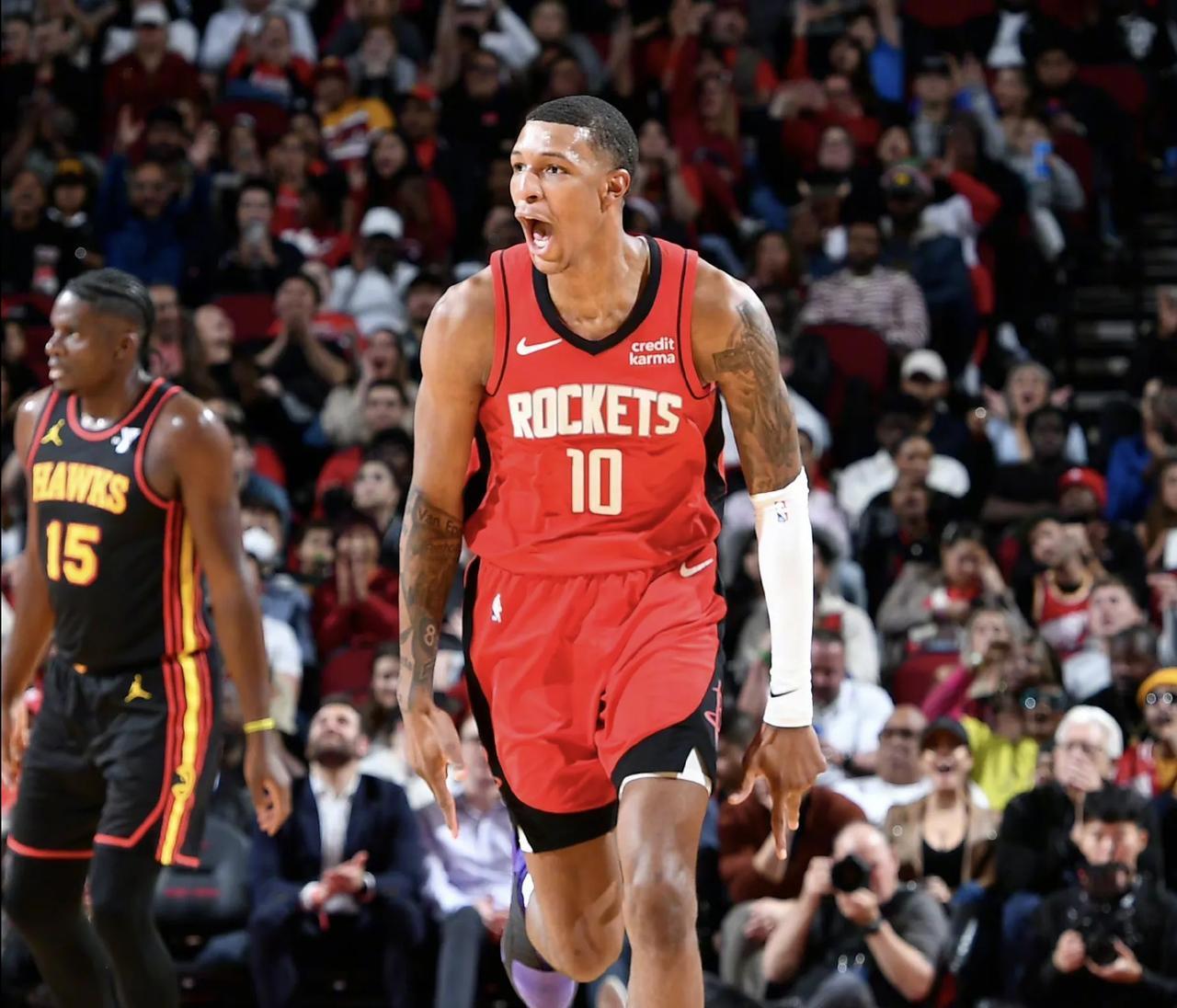 阿隆索：皇马右后卫的选择范围很广；进攻需要全队共同努力（阿隆索：皇马右后卫人选充足，进攻须全队发力）